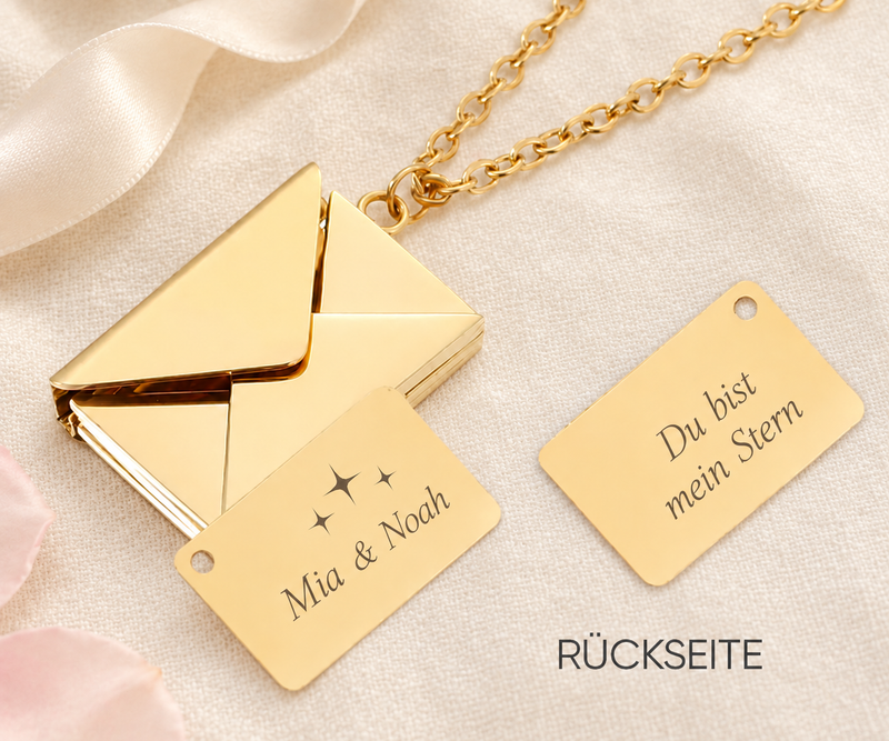 Goldfarbene Liebesbrief-Kette mit geöffnetem Umschlag und Gravur Mia & Noah mit Sternen auf hellem Leinen; daneben die Rückseite Du bist mein Stern.